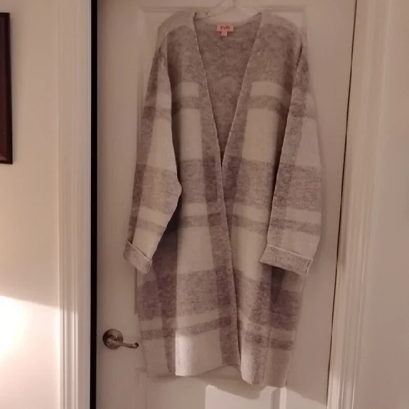 EVRI Gray and Cream Women's Cardigan - Picture 1 of 4